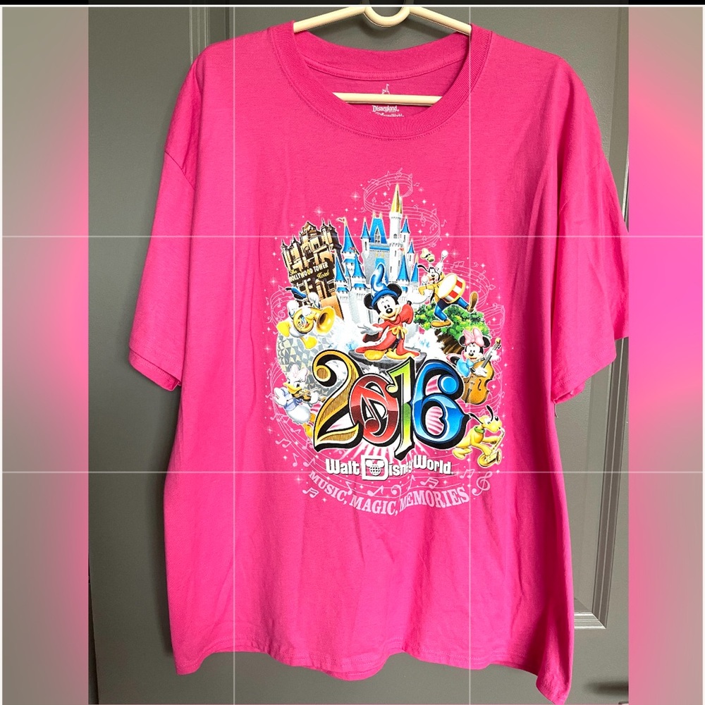 Walt Disney tee size XL  Disneyworld